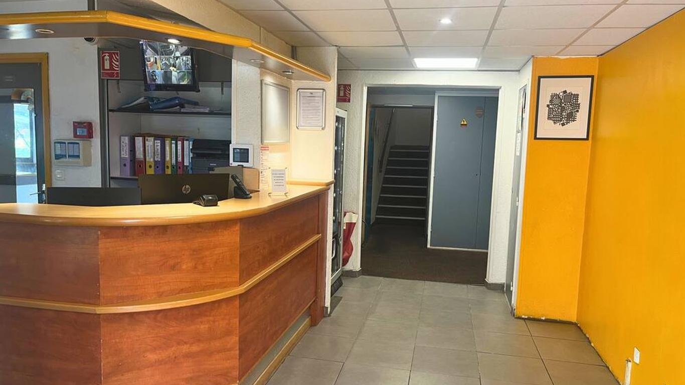 Egg Hotel Sarcelles