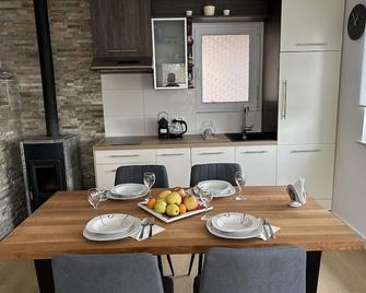 D.I.M. Holiday House - Seliste Dreznicko - Comedor
