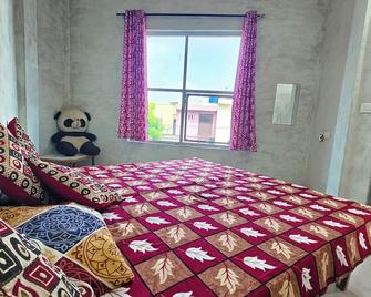 Arya Sadan Homestay 79063,22135 - Mathura - Bedroom