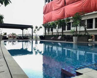 Cozy Studio At Lrt City Jatibening Apartment - Bekasi - Uima-allas