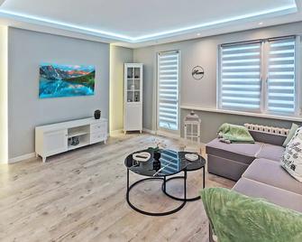 Super Modern Living in a Pristine Apartment in Beautiful Medieval Torun - Toruń - Living room