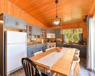Crosslake Chain - Whitefish Lookout - Pine River - Kitchen
