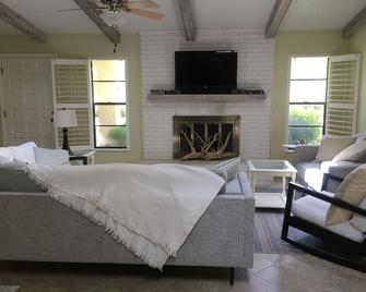 Private Beachside House on 1/2 Acre Lot - Walk to Beach and River. - Melbourne Beach