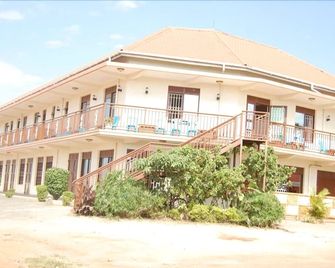 Uhuru 50 Hotel - Kasese - Edificio