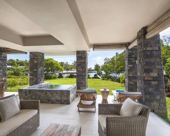 Beautiful Sea Front Apartment with Stunning Views And Contemporary Finish - Moka