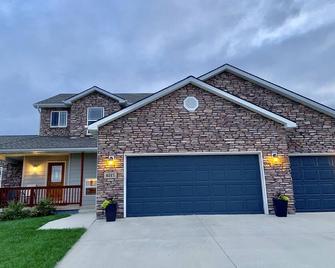 Discover history close by! Spacious 5-bedroom home, easy access to Mt Rushmore - Rapid City - Edificio