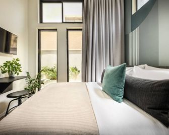 קולורבוקס - מלון אוטונומי מבית לוג-אין - תל אביב - חדר שינה