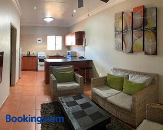 Polokwane Lodge - Polokwane - Living room