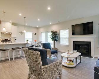 Bethany Beach Area Home w/ Grill, Close to Ocean! - Frankford - Living room