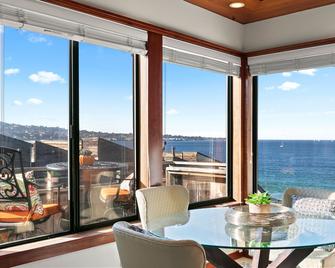 Oceanfront 2 bedroom Beachfront Luxury Paradise! Steps to the beach! Private! - Monterey - Jadalnia