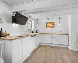Amazing Home In Rønne With Wifi - Rønne - Kuchnia