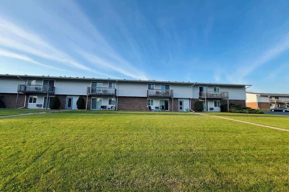 1 Bedroom Apartment at Canterbury Court - Sun Prairie - Budova