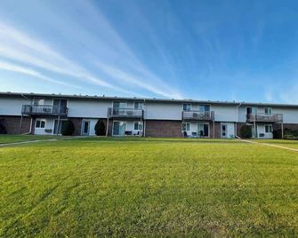 1 Bedroom Apartment at Canterbury Court - Sun Prairie - Budova