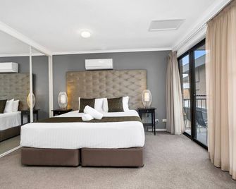 Peninsula Nelson Bay Motel and Serviced Apartments - Taylors Beach - Спальня