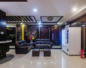 OYO 89948 Hotel Masai Utama - Masai - Lobby