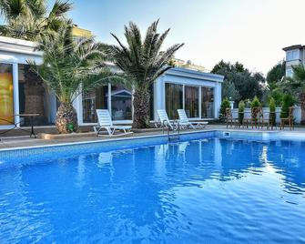 Uzunhan Hotel - Ayvalık - Havuz