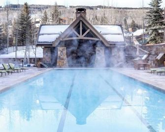 Luxury 2 Bedroom Residence At The Four Seasons In Vail Village - Vail - Piscina