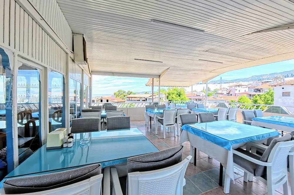 كيرفانساراي هوتل آند بينشن