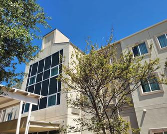 Baymont by Wyndham San Antonio Airport - San Antonio - Building