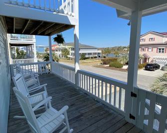 Fully Renovated: Pool, Walk To Beach, Water Views! - Supply - Balcón