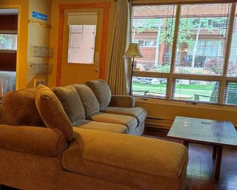 Amazing Ski In/Out 1 bedroom in Horsethief. - Panorama - Living room