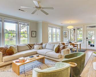 Lake Oconee Condo with Boat Ramp and Trail Access! - Greensboro - Huiskamer