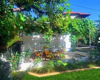 Blue Bay Beach Hotel - Thasos - Patio