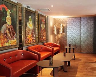 The Pinewood Hotel - Slough - Lounge