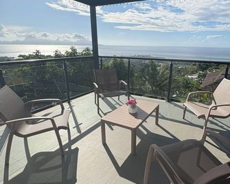 Le Manahere Spacious Apartment with Panoramic Views of Moorea - Faa'a - Arue - Ban công