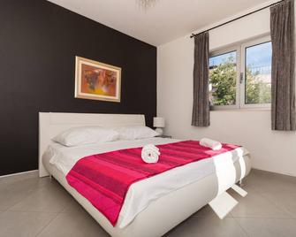 In Center Near the Marina and Beach - Tribunj - Chambre