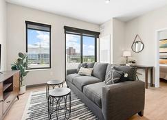Medley Apartments by Barsala - Cleveland - Wohnzimmer