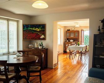 House in La Morra, in the heart of the Langhe, just 12 minutes walk from the town center - La Morra - Sala pranzo