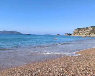 Sun Sand Seclusion Artemis With Private Pool - Pylos - Strand