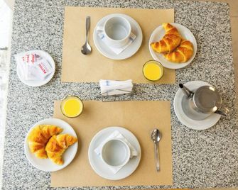 Rm Campana Hotel - Campana - Food