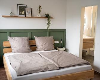 Trimosa - Apartments & Homes - Bitburg - Schlafzimmer