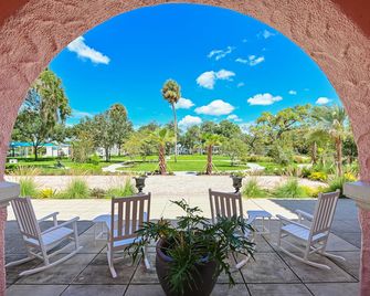 The Hacienda - New Port Richey - Budova