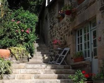 Cottage Jasmine- In A Garden Setting With Views Over The Rooftops Of Dinan - Dinan - Patio