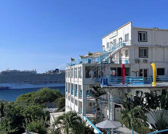 Ocean View Hotel and Restaurant - Coxen Hole - Gebouw