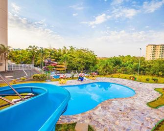 金海豚快捷酒店 - 新卡爾迪斯 - 卡達斯諾瓦斯 - 游泳池