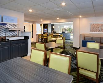 Holiday Inn Express Lynchburg By IHG - Lynchburg - Restaurante