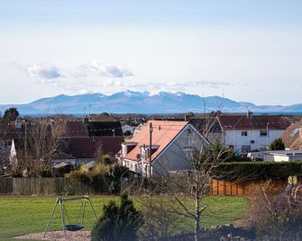 The Loans Inn - Troon - Outdoors view