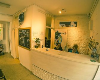 Whole Wide World Hostel - זאגרב - דלפק קבלה