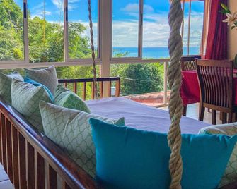 Monkey Sea, Monkey Don't need a car, 4 Queens, Ocean View, Wifi AC - Manuel Antonio - Balcony