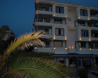 Grand Koru Otel Beach - Çınarcık - Building