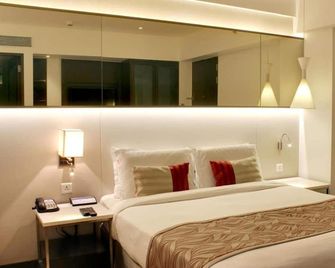 The Sahil Hotel - Mumbai - Bedroom