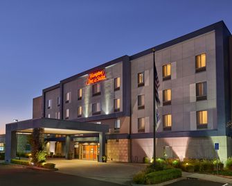 Hampton Inn & Suites Salem - Salem - Gebäude
