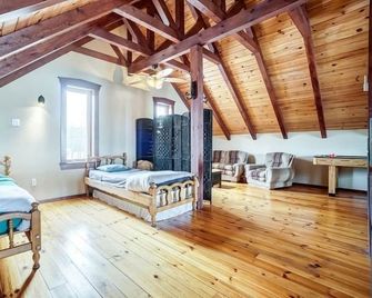 Chalet Whitefish - Gracefield - Bedroom