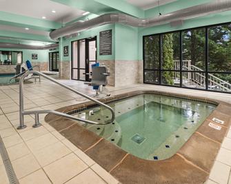 Holiday Inn & Suites Bothell, An IHG Hotel - Bothell - Pool