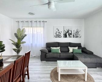 Beautiful Holiday Home 273 With Private Pool - Callao Salvaje - Living room