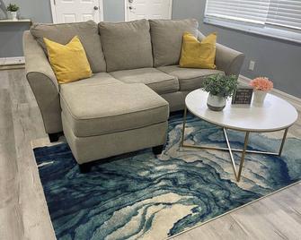 Dainty 1-bedroom apartment in brilliant Fort Myers with WiFi, AC - Fort Myers